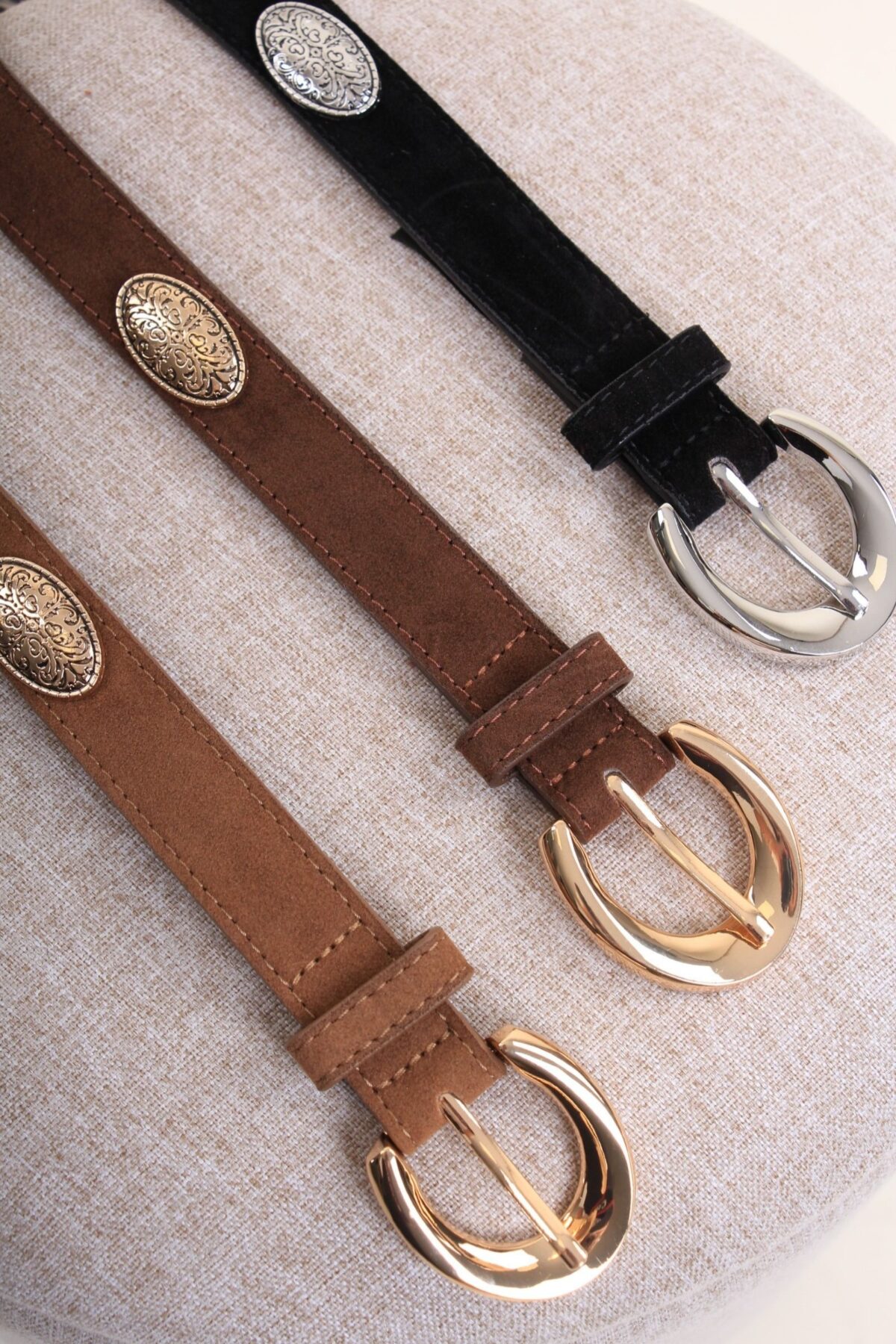 CINTURA IN ECO-PELLE SCAMOSCIATA CON BORCHIE