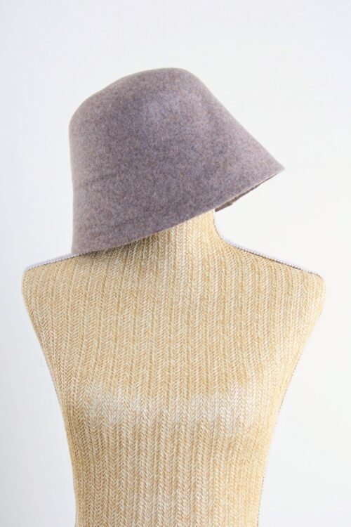 CAPPELLO A SECCHIELLO IN LANA BOUCLE'