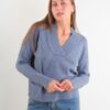 MAGLIONE CON SCOLLO A V E FINITURE A COSTE - Grigio, TU