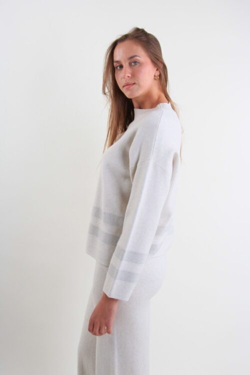 Alternative view of MAGLIA CON RIGHE DI LUREX SUL FONDO