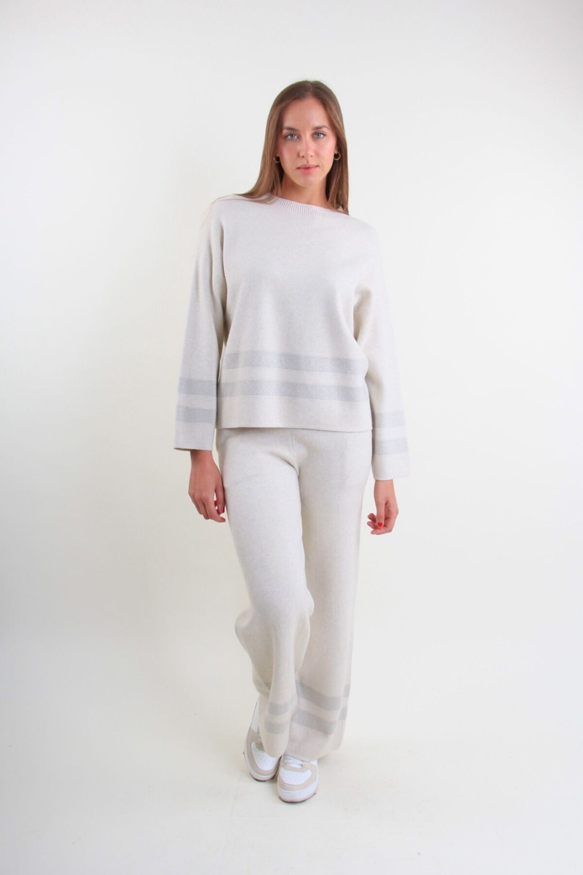 PANTALONI IN MAGLIA CON BANDE DI LUREX SUL FONDO