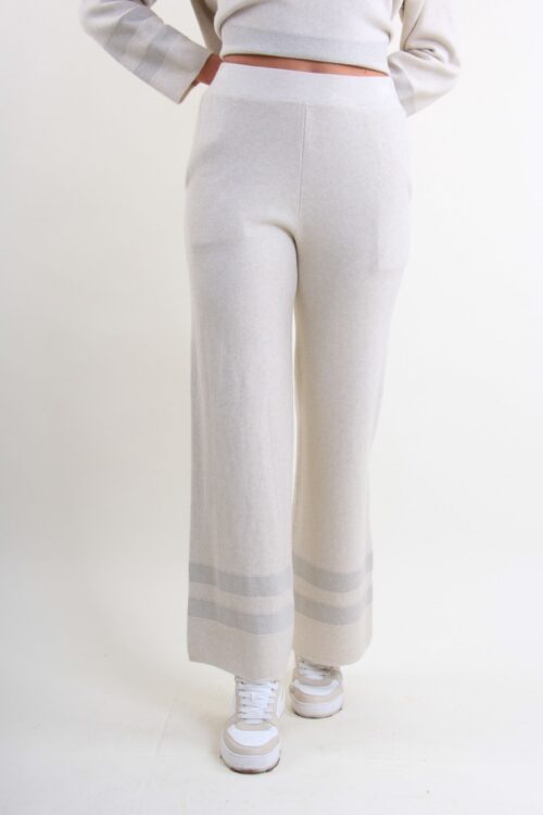 Alternative view of PANTALONI IN MAGLIA CON BANDE DI LUREX SUL FONDO