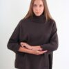 MAGLIA A COLLO ALTO CON TASCHE FRONTALI E MANICHE A 3/4 - Moro, TU