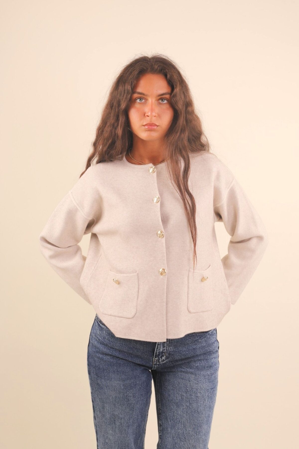 CARDIGAN CON BOTTONI DORATI E TASCHE FRONTALI