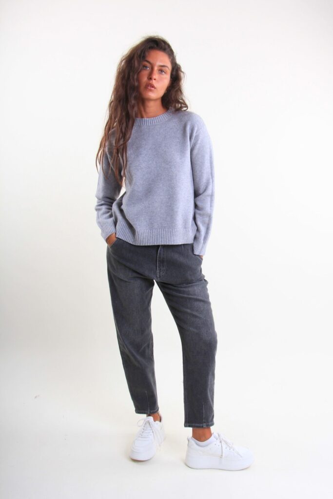 HIGH-WAIST CARROT FIT JEANS 