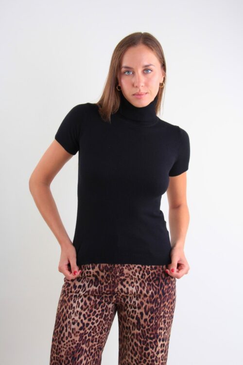 Alternative view of MAGLIA A MANICHE CORTE CON COLLO ALTO