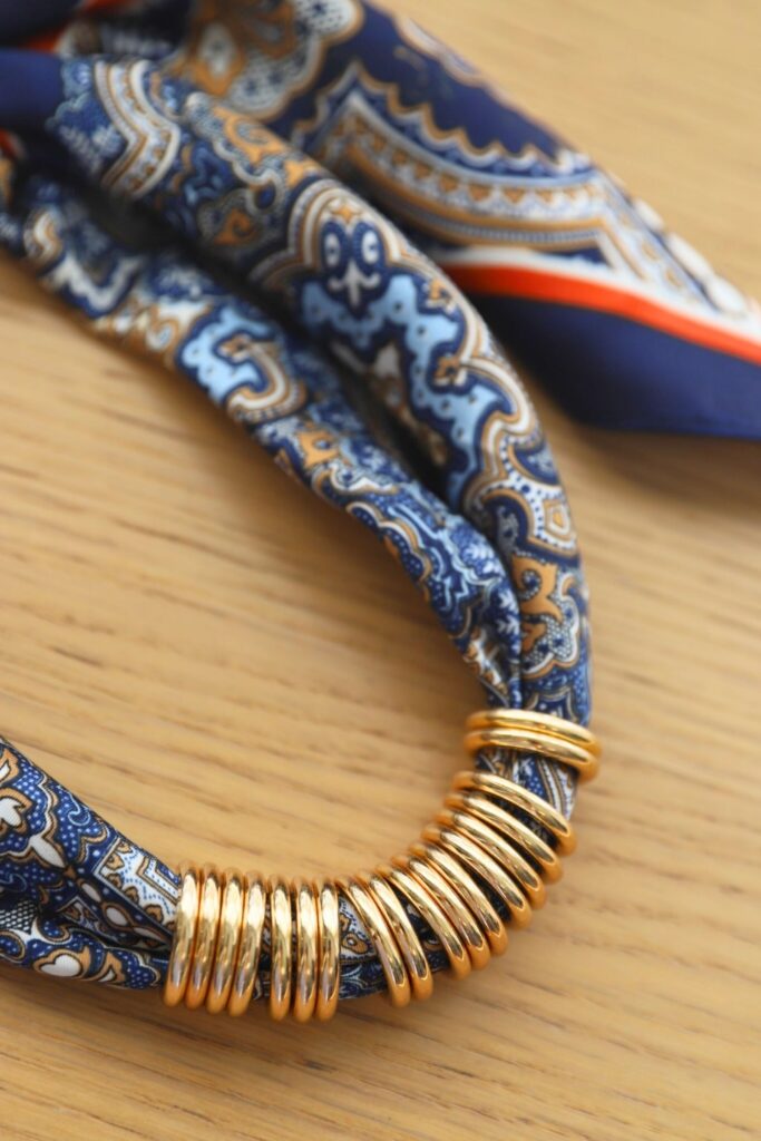 COLLANA FOULARD CON ANELLI DORATI - Blue, TU 