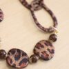 COLLANA LUNGA CON DETTAGLI ANIMALIER E ANELLI DORATI - Maculato, TU