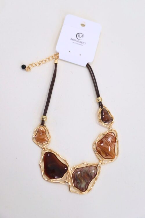 COLLANA CON PIETRE E CORNICE DORATA