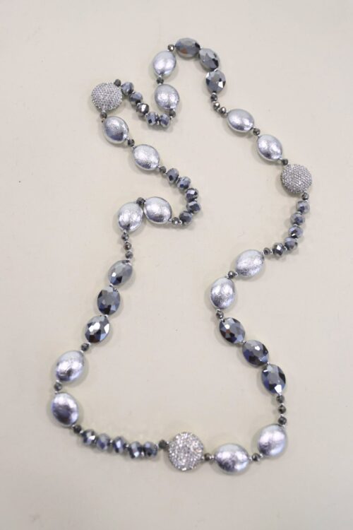 Alternative view of COLLANA LUNGA CON SFERE E CRISTALLI