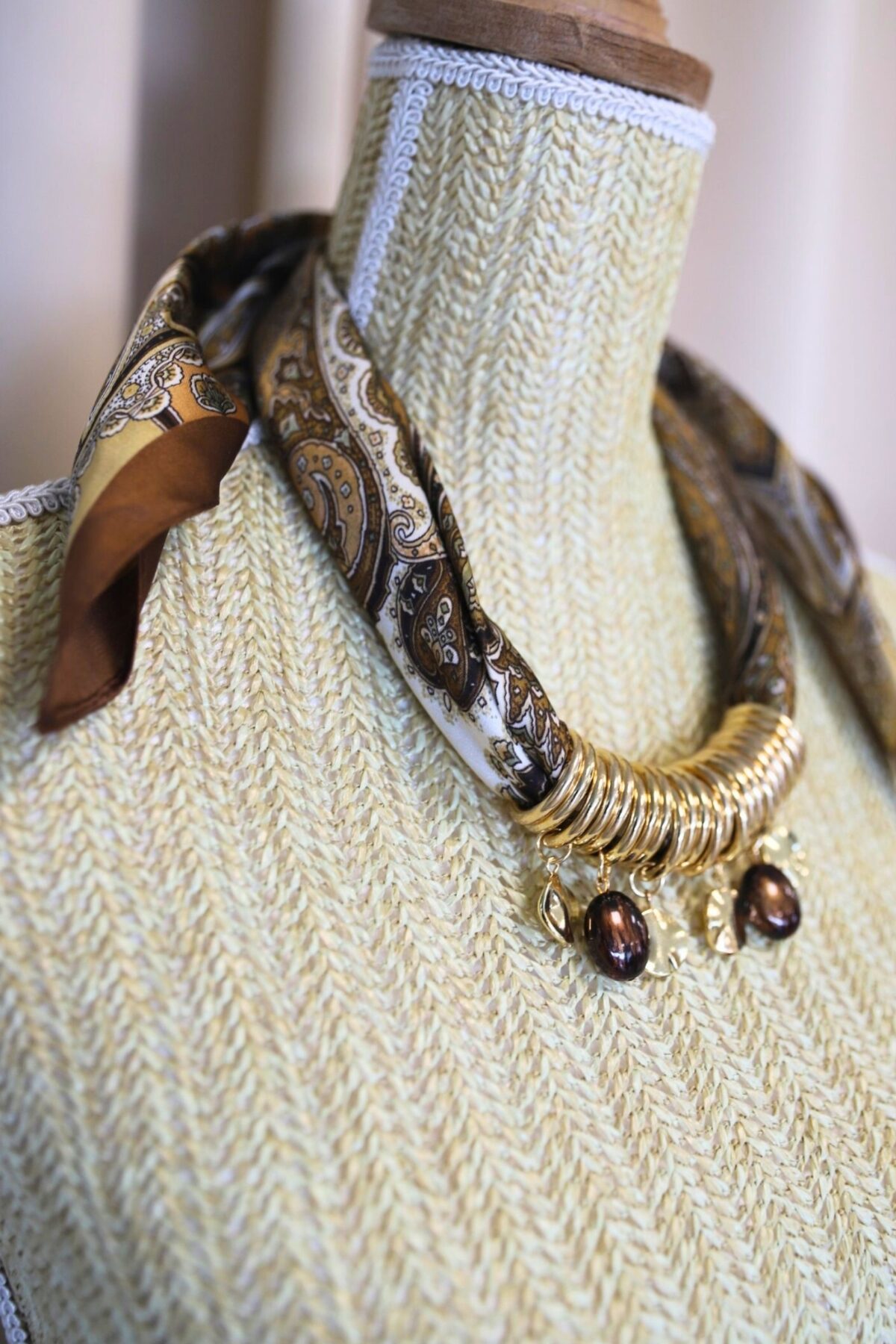 COLLANA FOULARD CON PENDENTI