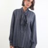 CAMICIA A RIGHE CON FIOCCO - Grigio scuro, L