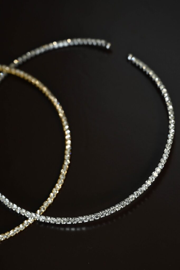 COLLANA IN ACCIAIO CON STRASS LUMINOSI 