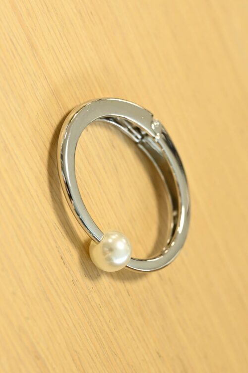 Alternative view of BRACCIALE RIGIDO CON PERLA