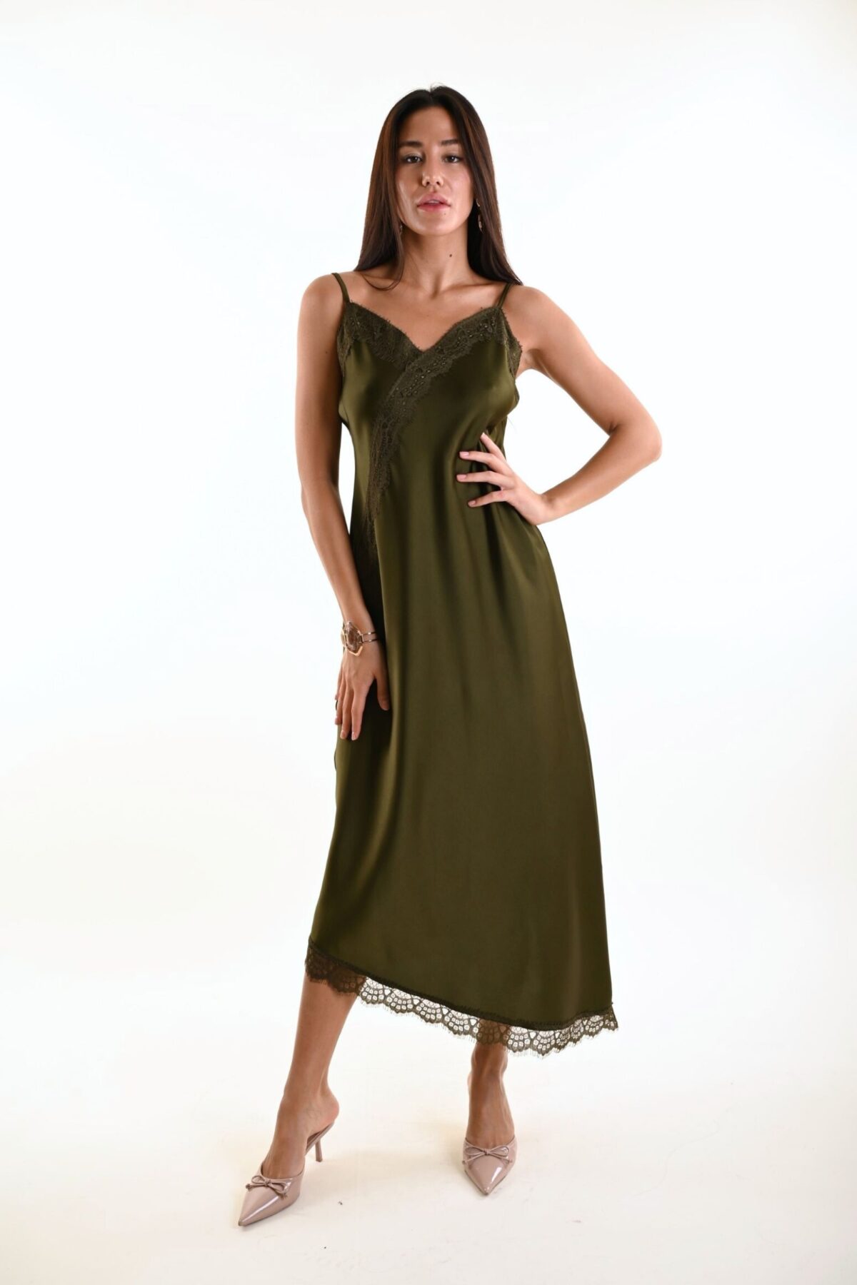 ABITO SATINATO CON PIZZO