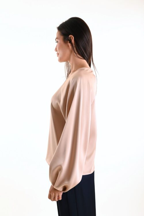 Alternative view of BLUSA SATIN CON MANICHE A PALLONCINO