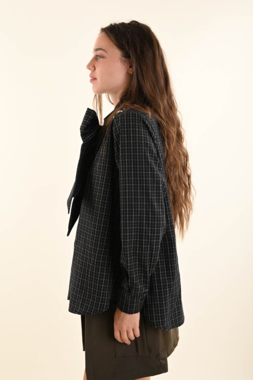 Alternative view of CAMICIA A QUADRI CON FIOCCO E APPLICAZIONI GIOIELLO