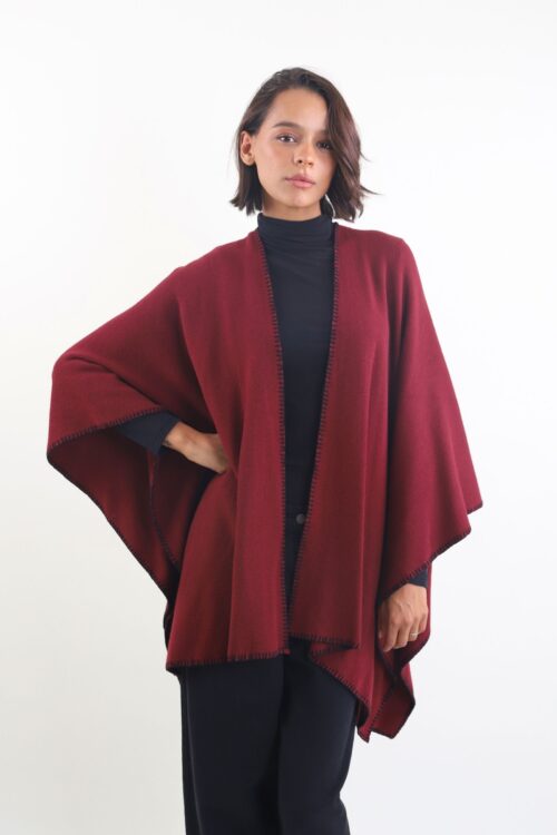 MANTELLA IN MAGLIA CON PROFILO A CONTRASTO