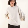 MAGLIA CON MANICHE DECORATE DA PAILLETTES - Gesso, TU