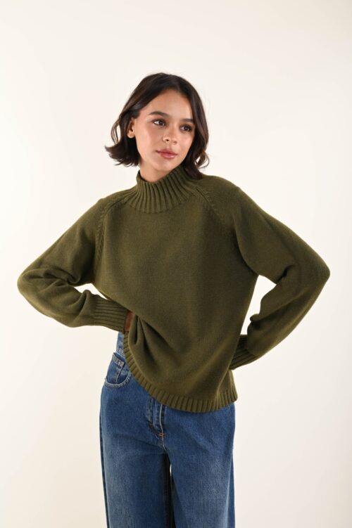 MAGLIONE CON COLLO LAVORATO A COSTE