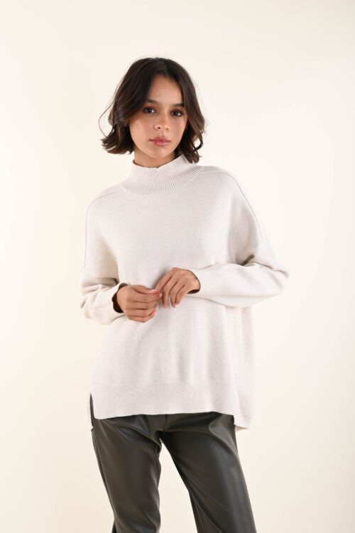 Alternative view of MAGLIONE A COLLO ALTO DAL TAGLIO ASIMMETRICO