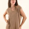 MAGLIA SENZA MANICHE CON SCOLLO A V E MICROPAILLETTER - Mandorla, TU