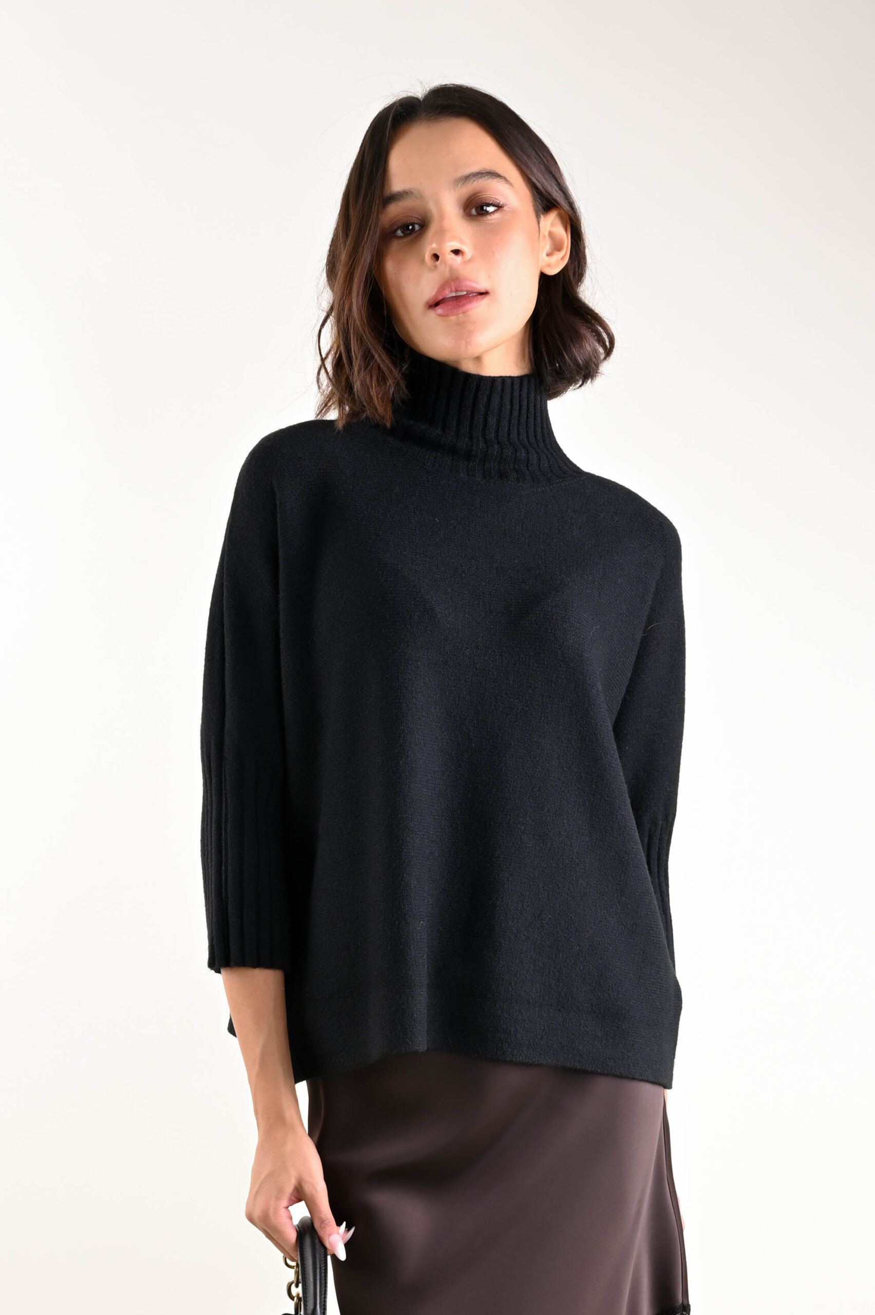 MAGLIA A COLLO ALTO CON MANICHE A 3/4 A COSTINE - immagine 3
