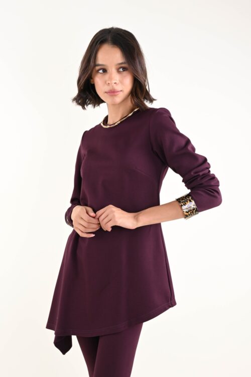 MAGLIA A MANICHE LUNGHE ADERENTE DAL TAGLIO ASIMMETRICO