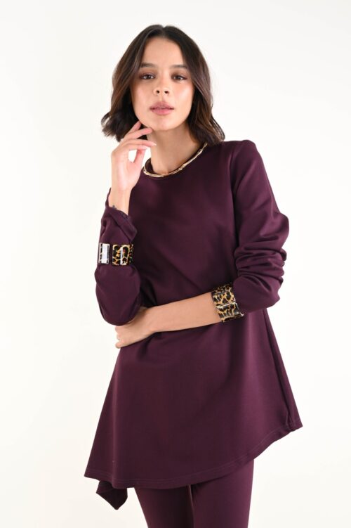 Alternative view of MAGLIA A MANICHE LUNGHE ADERENTE DAL TAGLIO ASIMMETRICO