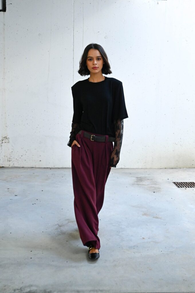 PANTALONI A PALAZZO CON PINCES E CINTURA 