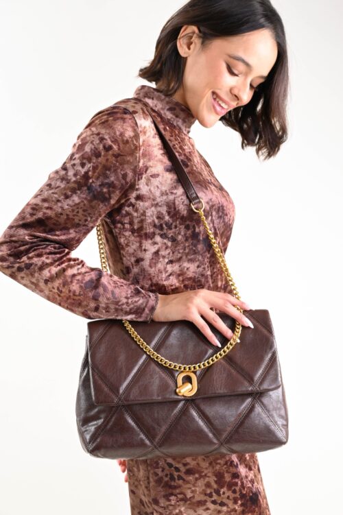 BORSA TRAPUNTATA CON CATENA