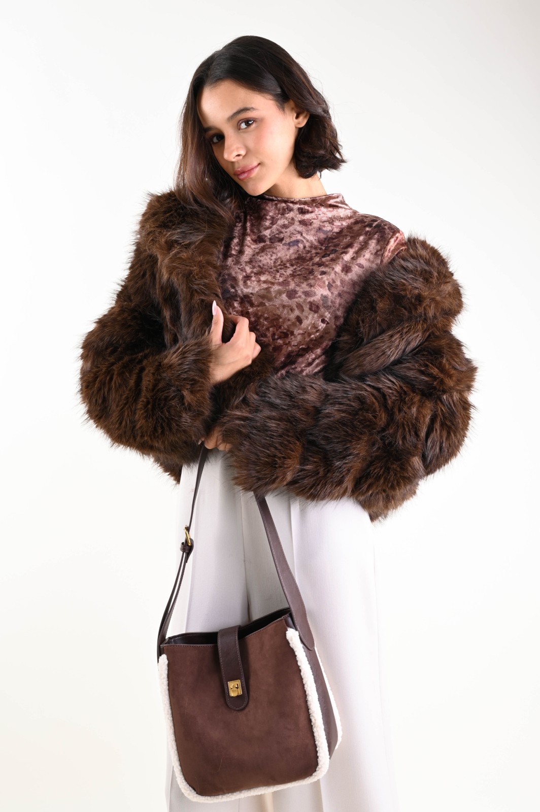 BORSA A TRACOLLA IN SUEDE CON BORDI IN SHEARLING