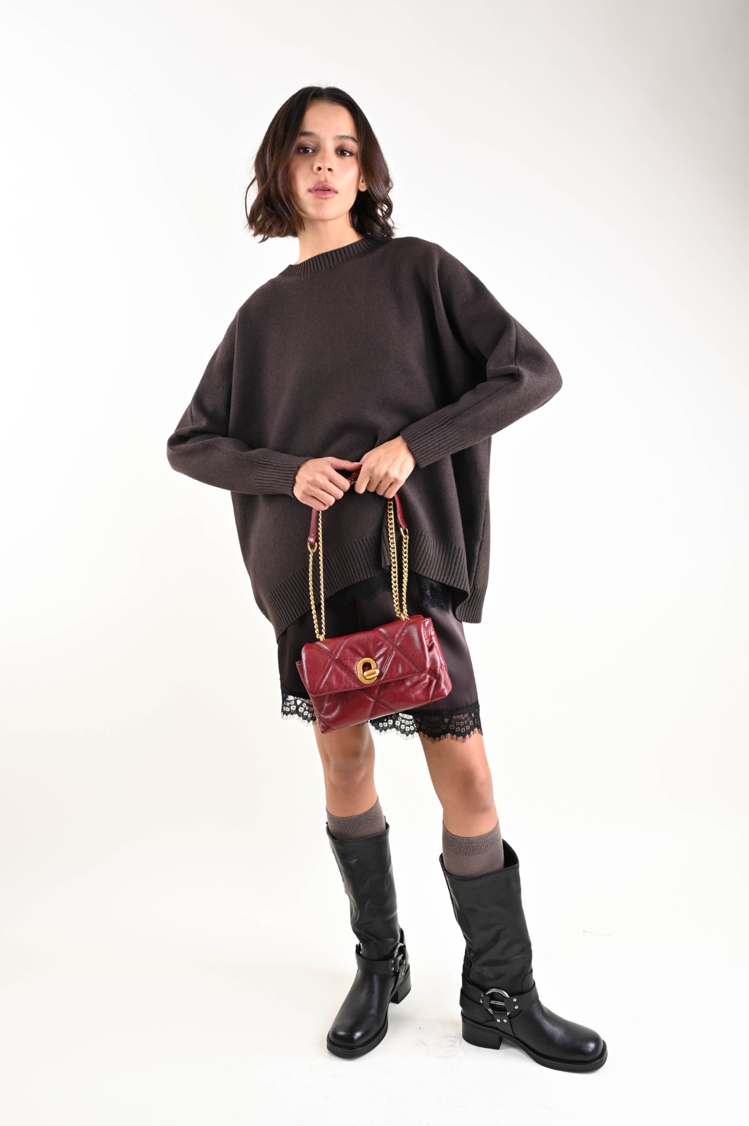 BORSA A SPALLA TRAPUNTATA CON CATENA – Bild 3