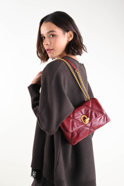 Alternative view of BORSA A SPALLA TRAPUNTATA CON CATENA