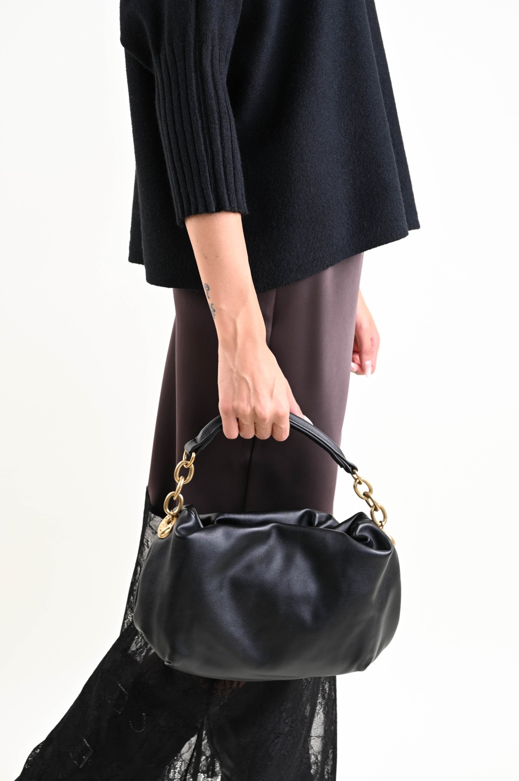 BORSA A MANO IN SIMILPELLE CON CATENA - PICCOLA