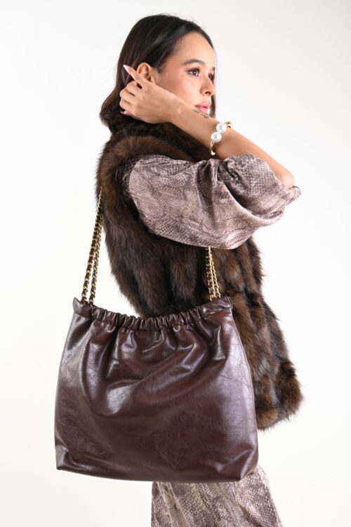 SHOULDER BAG IN SIMILPELLE LUCIDA CON MANICO A CATENA