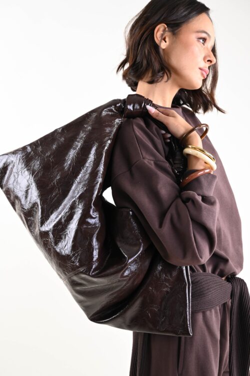 Alternative view of BORSA HOBO IN SIMILPELLE CON DETTAGLIO A NODO