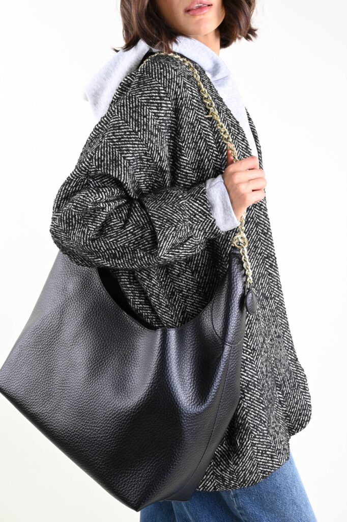 BORSA HOBO IN SIMILPELLE MARTELLATA CON MANICO A CATENA 