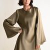 ABITO IN SATIN CON MANICHE A CAMPANA - Verde olive, TU