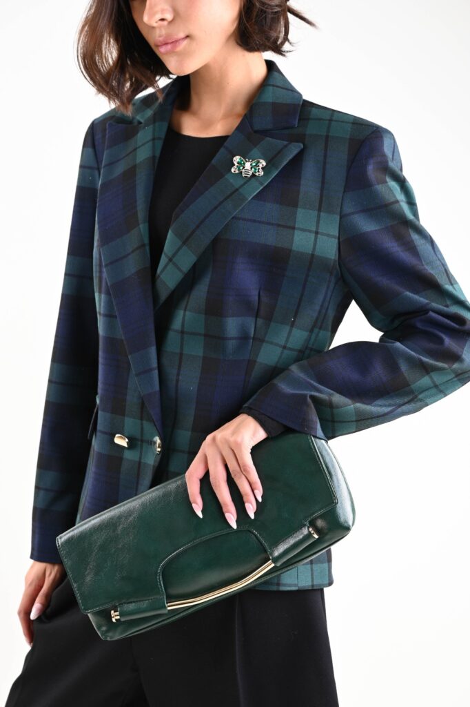 POCHETTE IN SIMILPELLE LUCIDA CON DETTAGLIO METALLICO 