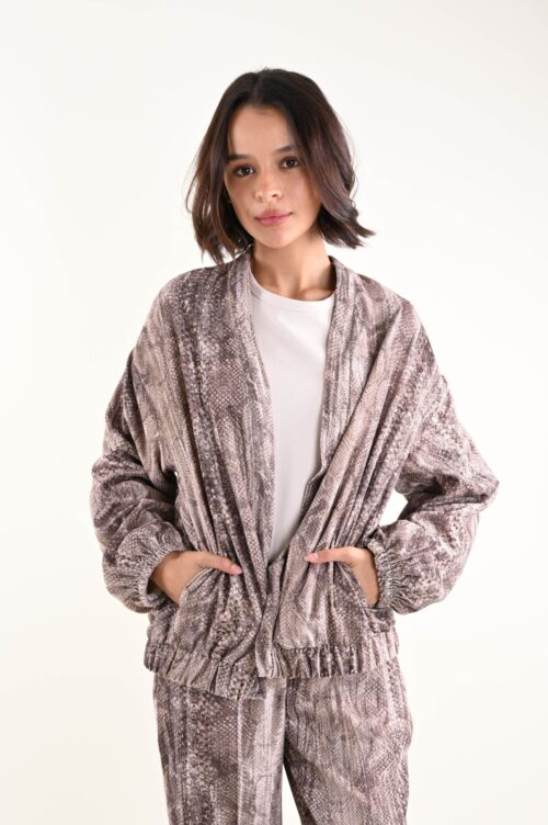 Alternative view of GIACCA PITONATA CON MANICHE ARRICCIATE ED ELASTICO SUL FONDO