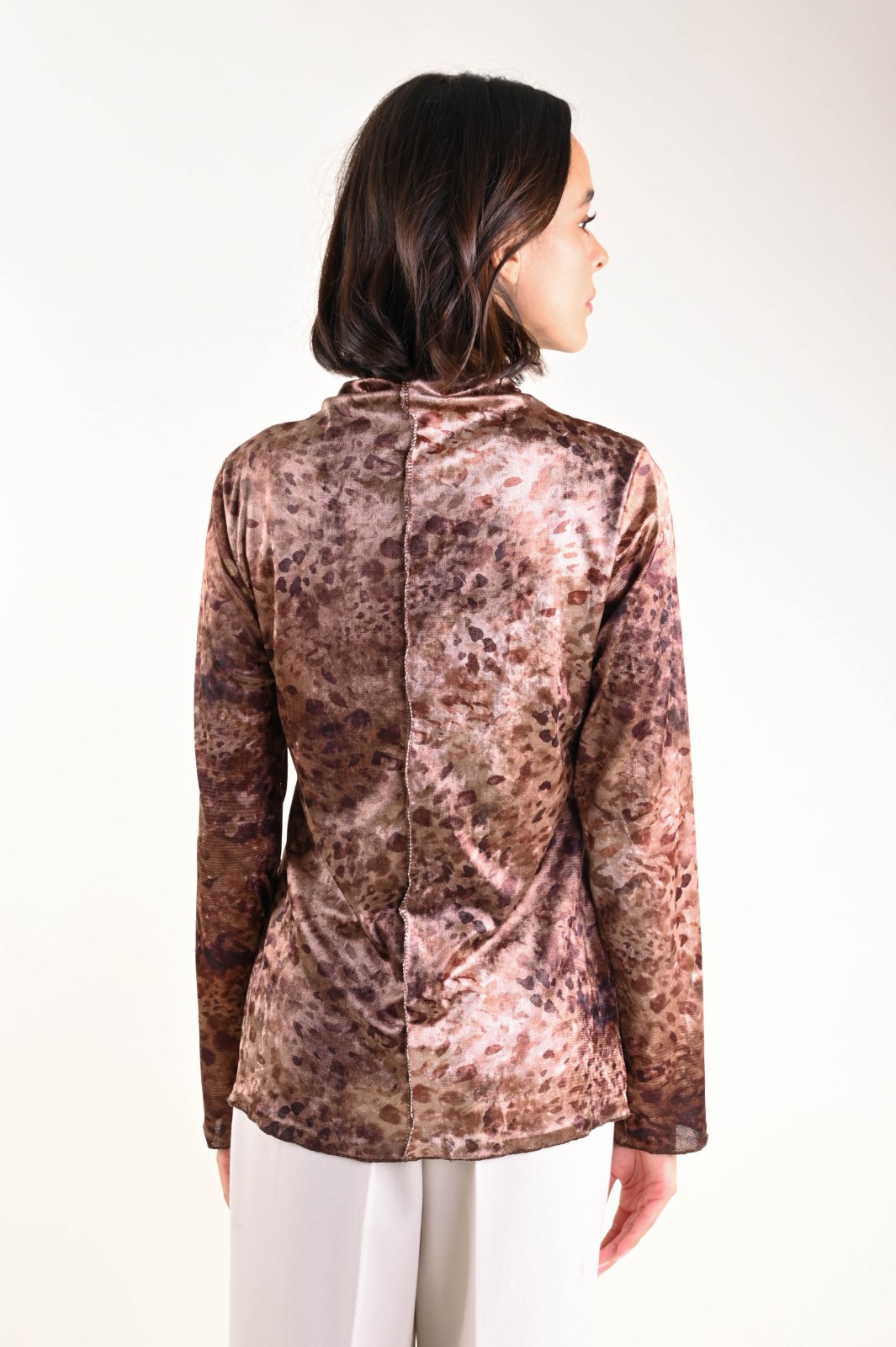 MAGLIA A MANICHE LUNGHE IN VELLUTO MOTIVO LEOPARDATO - immagine 3