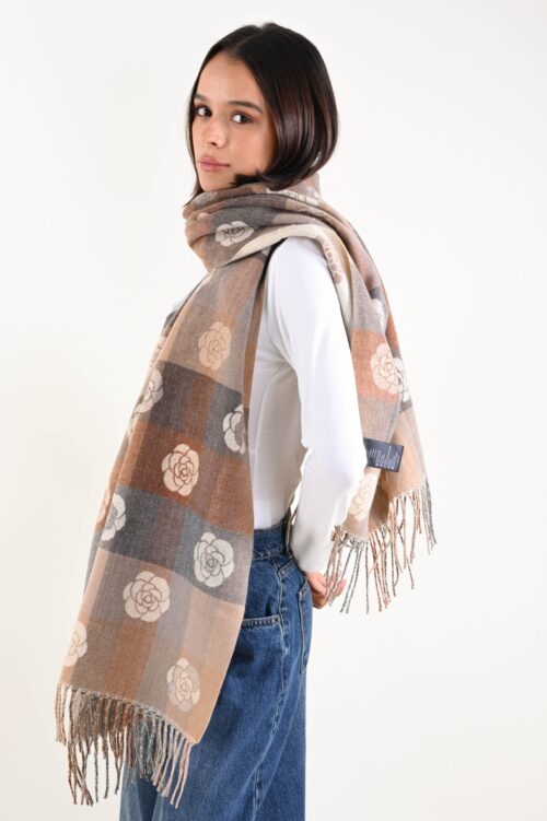 Alternative view of SCIARPA CON FRANGE FANTASIA ROSE