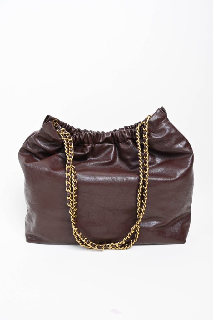 SHOULDER BAG IN SIMILPELLE LUCIDA CON MANICO A CATENA 