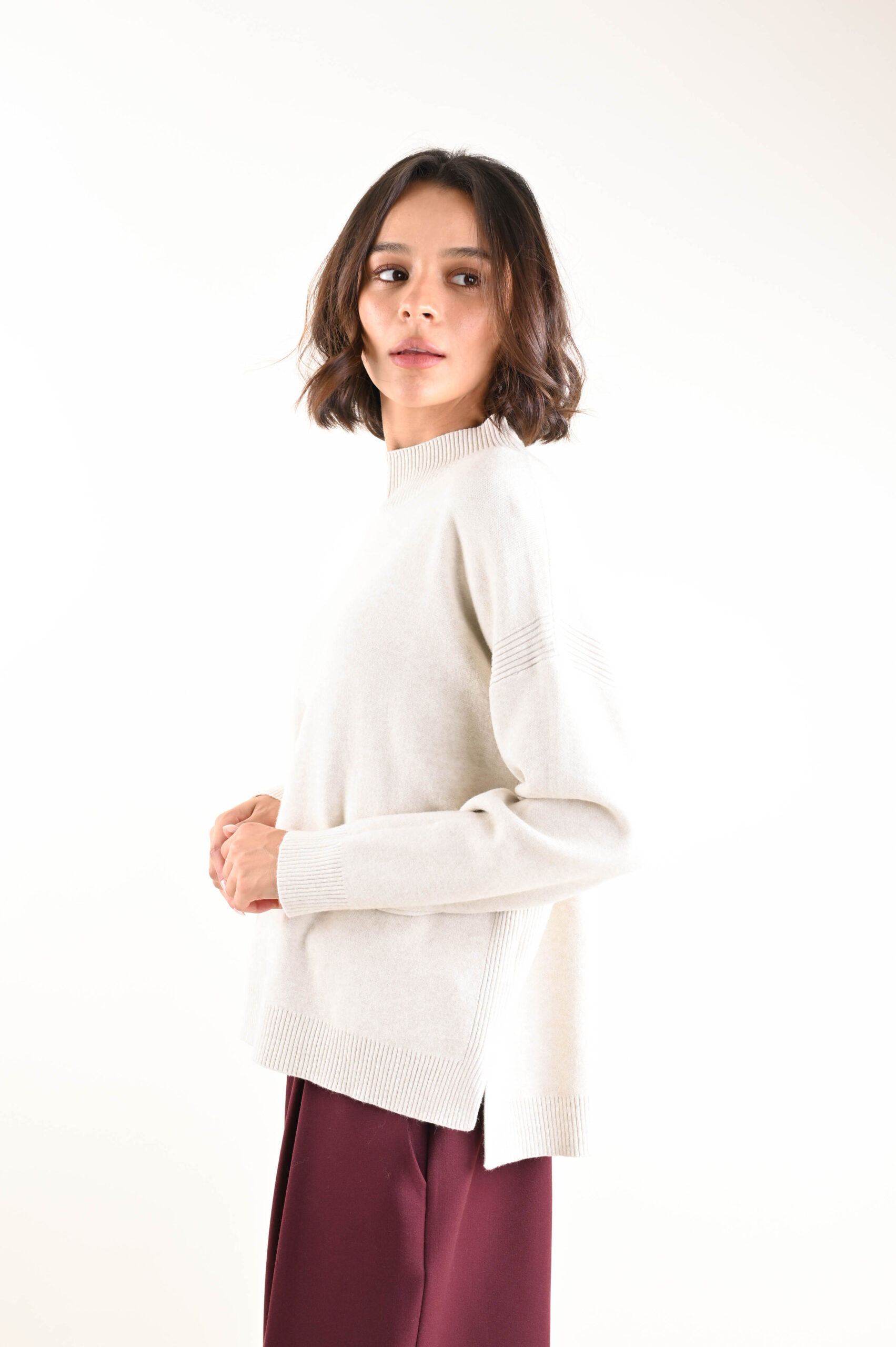 MAGLIA CON CUCITURA STRUTTURATA SULLA SPALLA - immagine 3