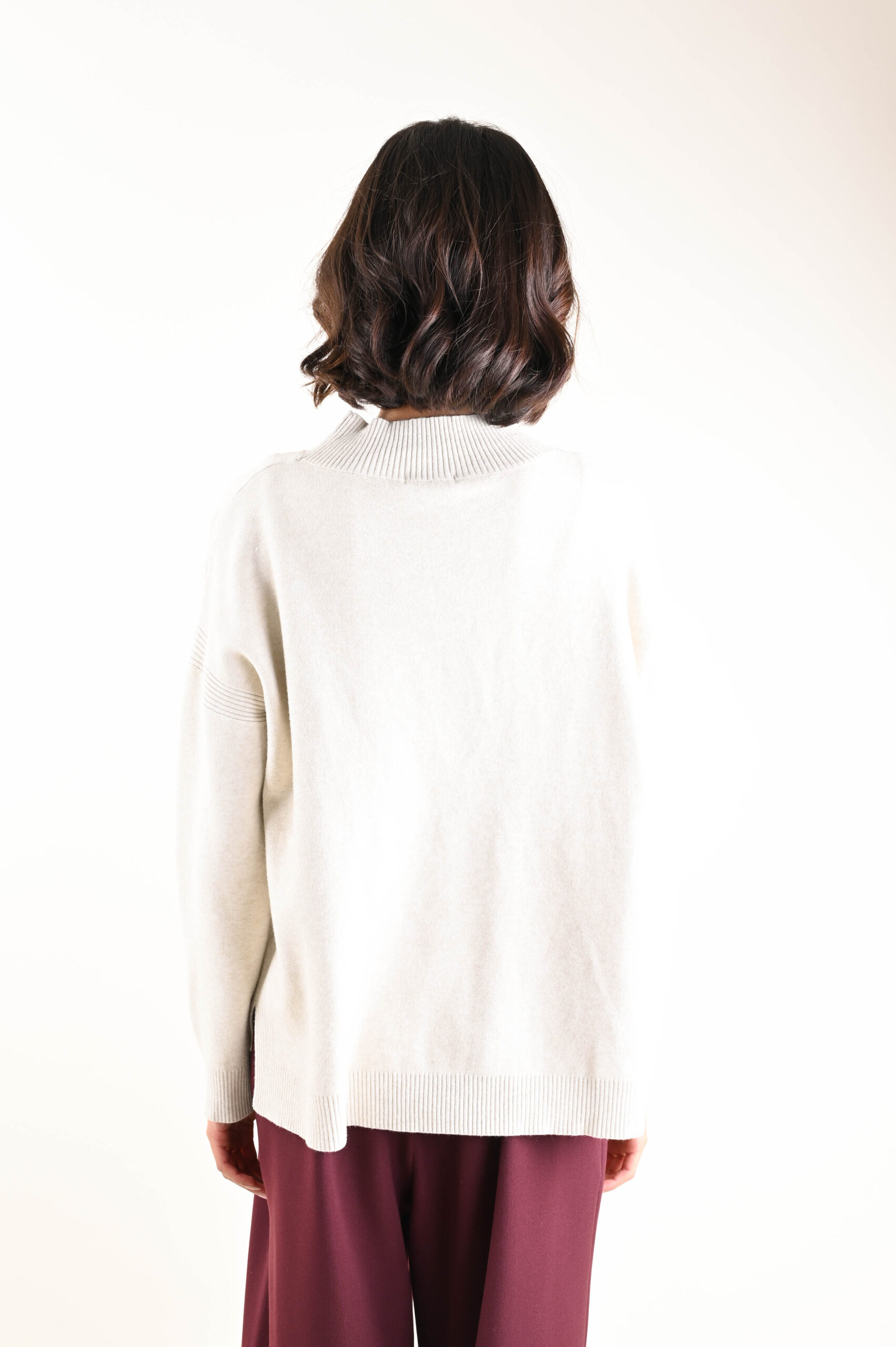 MAGLIA CON CUCITURA STRUTTURATA SULLA SPALLA - immagine 4