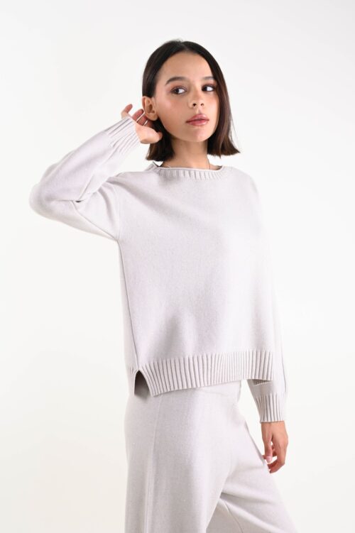 Alternative view of MAGLIONCINO CON MICROPAILLETTES E SCOLLO ROTONDO