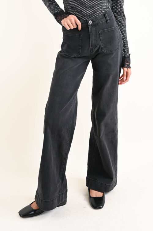 Alternative view of JEANS STRAIGHT NERI CON TASCHE FRONTALI