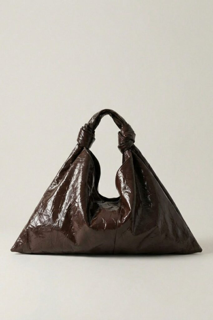 BORSA HOBO IN SIMILPELLE CON DETTAGLIO A NODO 