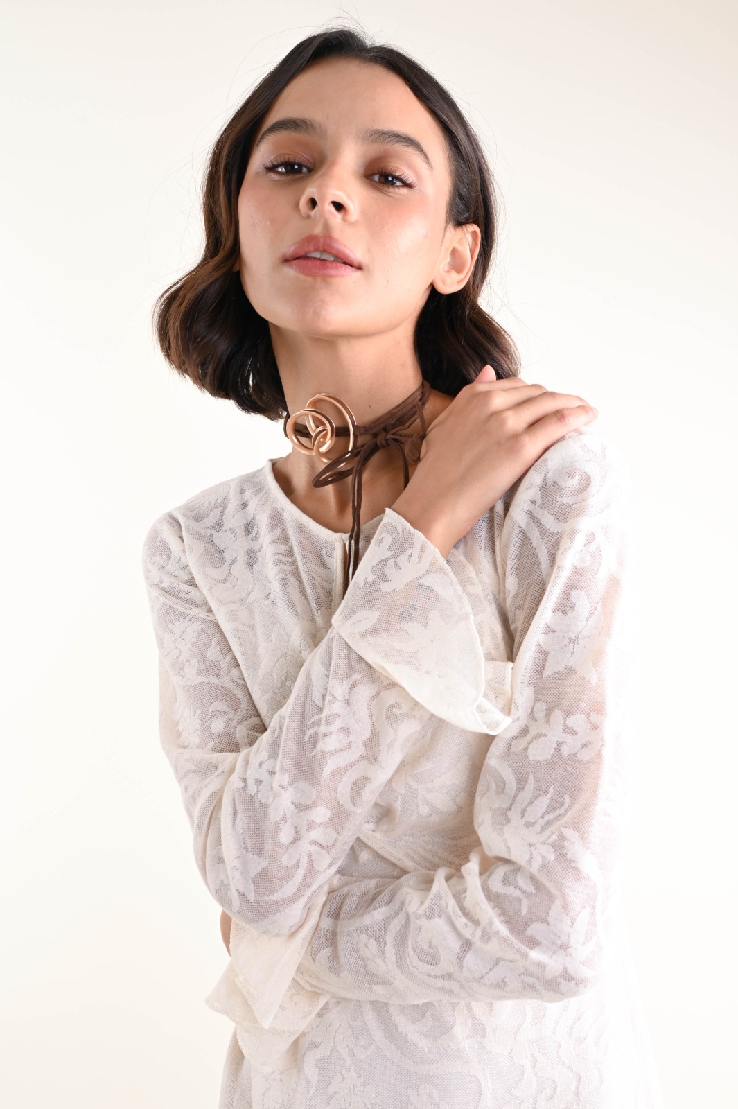 CHOKER CON NODO DECORATIVO E ELEMENTI METALLICI - Image 5